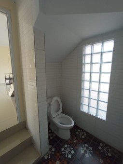 Rumah Dijual di Pengasinan Rawalumbu Bekasi Xaviera Townhouse - Kamar Mandi 2